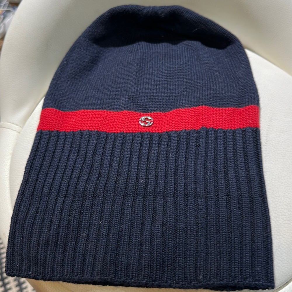 Gucci wool blend beanie (size medium) never worn